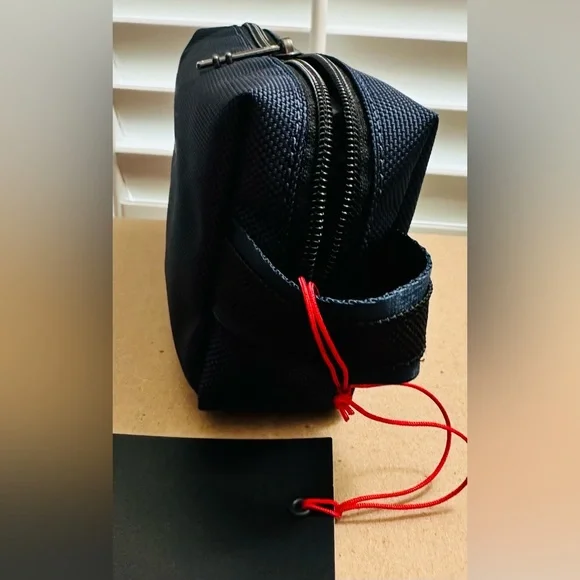 Brand New with Tag TUMI Small Kit Navy - Picture 3 of 7